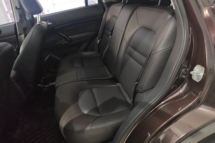 广汽传祺 传祺GS4 2017款 200T 手动两驱精英版中控内饰21