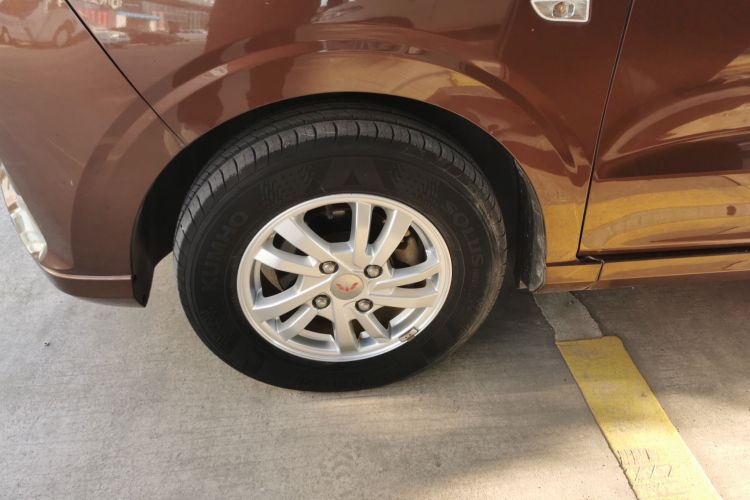 五菱汽车 五菱宏光 2018款 1.5L S舒适型L2B车身外观6007