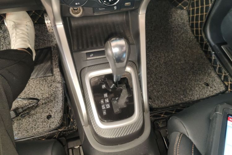 比亚迪 元 2017款 1.5L 自动酷炫互联型中控内饰18