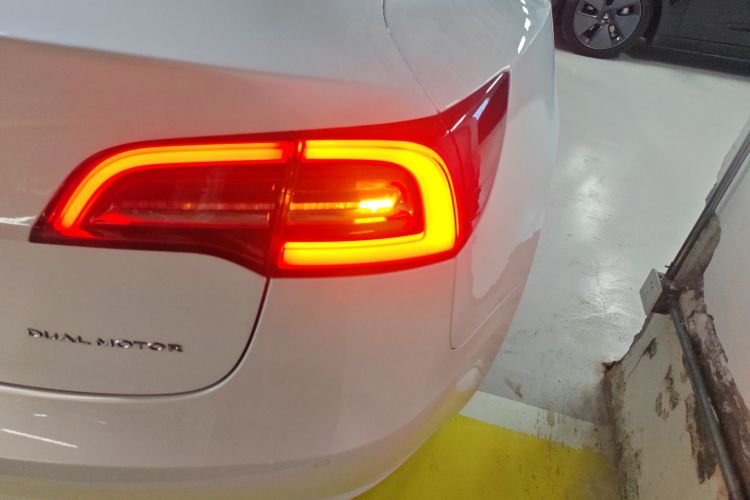 特斯拉 Model 3(进口) 2019款 长续航全轮驱动版车身外观9