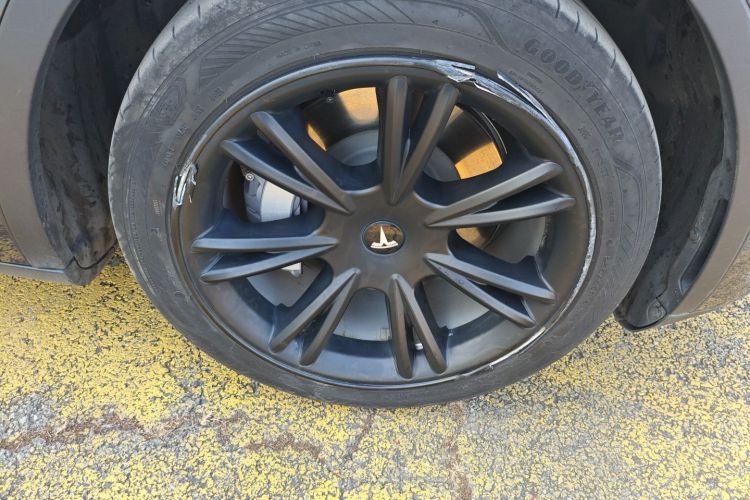 特斯拉 Model Y 2023款 后轮驱动版车身外观10