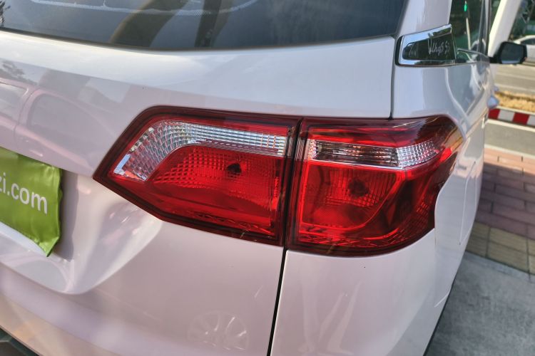 五菱汽车 五菱宏光S3 2019款 1.5L 手动标准型 国VI车身外观9