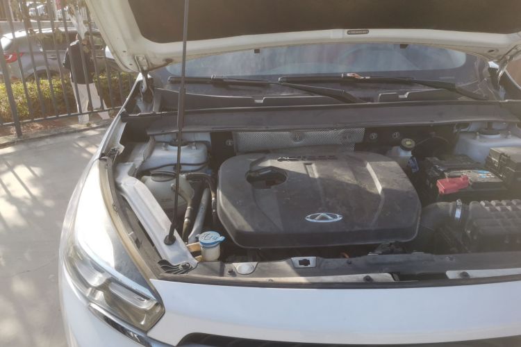 奇瑞 瑞虎7 2016款 2.0L CVT耀臻版机舱底盘25