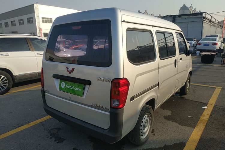 五菱汽车 五菱之光 2023款 1.5L 实用型 5/7座车身外观7