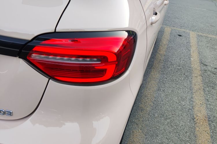 零跑汽车 零跑T03 2021款 400豪华版车身外观9