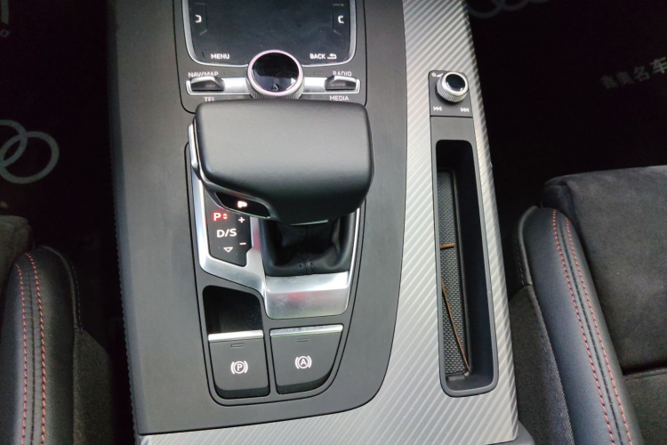 奥迪Q5L 2020款 45 TFSI 尊享运动型中控内饰18