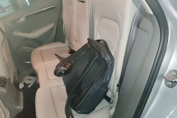 奥迪Q5 2011款 2.0TFSI 舒适型中控内饰7004