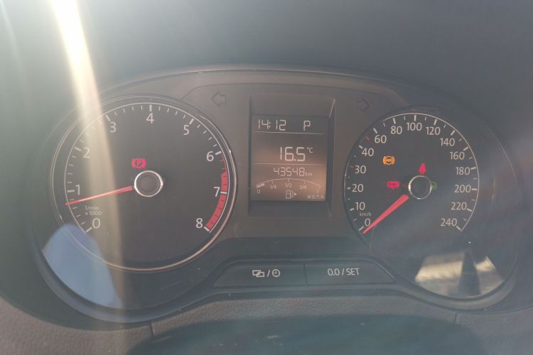 大众 Polo 2016款 1.4L 自动风尚型中控内饰15