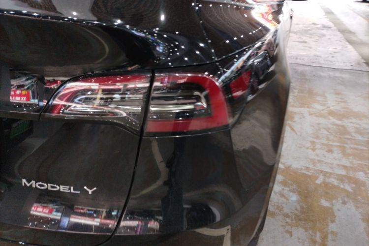 特斯拉 Model Y 2022款 改款 长续航全轮驱动版车身外观6001