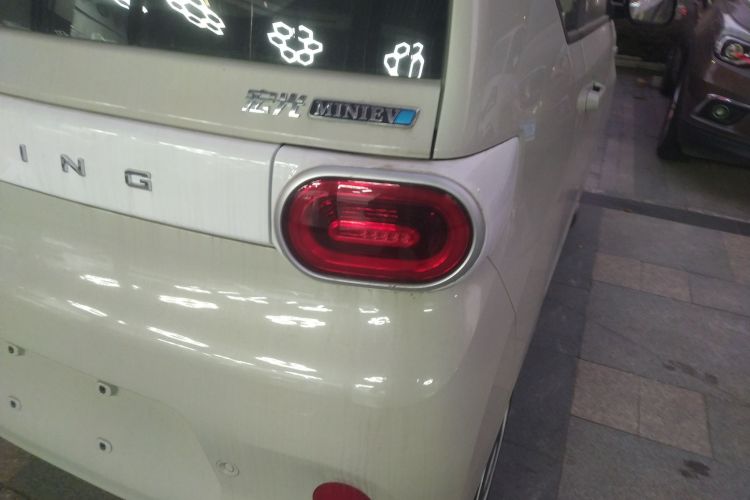 五菱汽车 宏光MINIEV 2024款 第三代 215km 青春版车身外观9