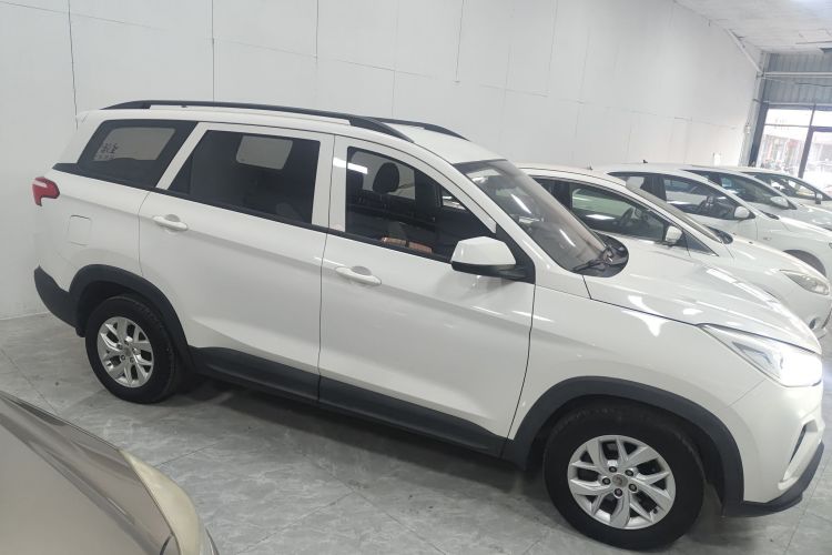 五菱汽车 五菱宏光S3 2018款 1.5L 手动标准型 国V车身外观3