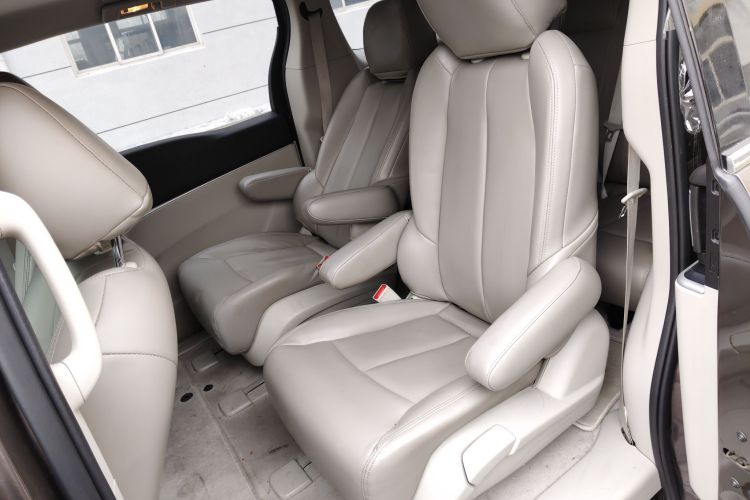 别克GL8 2021款 陆上公务舱 652T 舒适型中控内饰21