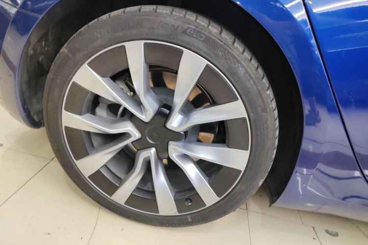 特斯拉 Model 3 2023款 长续航全轮驱动版车身外观56