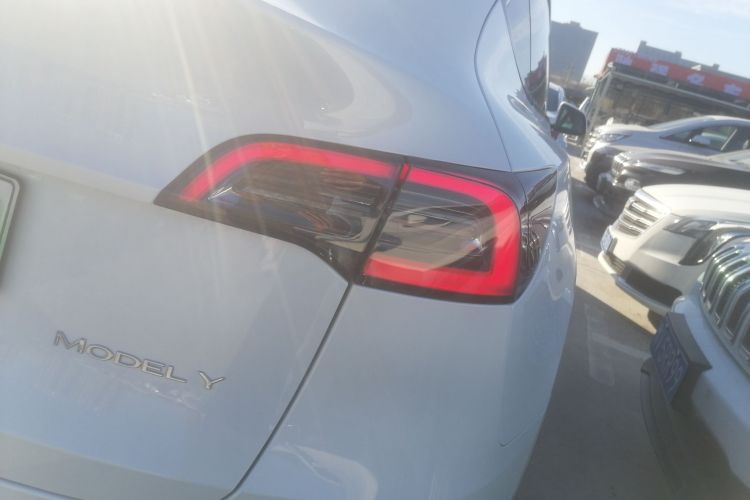 特斯拉 Model Y 2022款 改款 长续航全轮驱动版车身外观6006