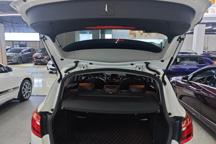 宝马2系旅行车 2019款 218i 时尚型局部细节23