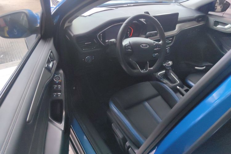 福特 福克斯 2021款 三厢 1.5L 自动锋跃型中控内饰20