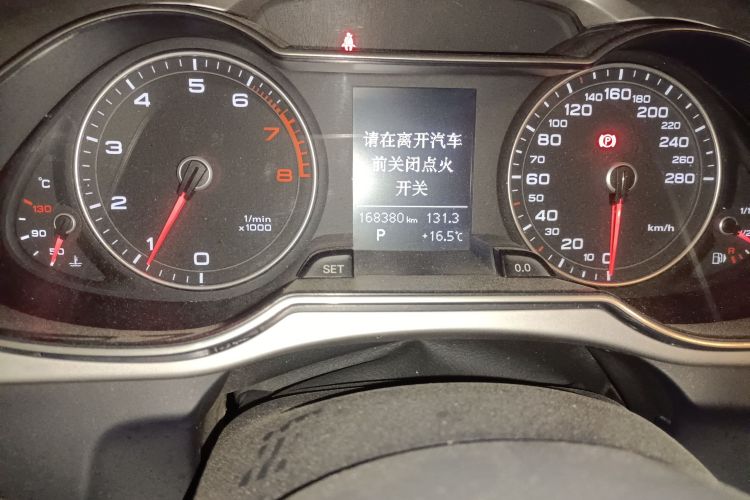 奥迪A4L 2015款 45 TFSI quattro个性运动型中控内饰15