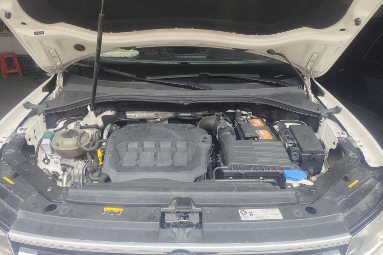 大众 途观L 2021款 330TSI 自动两驱R-Line越享版机舱底盘24