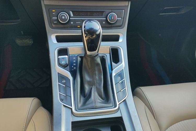 吉利汽车 帝豪 2018款 1.5L CVT豪华型中控内饰18