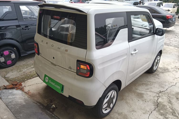 吉利银河 熊猫 2025款 210km 元气熊车身外观7