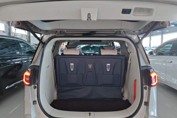 别克GL8 2023款 ES陆尊 舒适型机舱底盘23