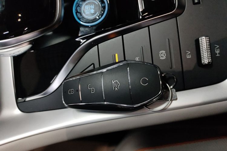 比亚迪 宋Pro新能源 2023款 冠军版 DM-i 110KM卓越型中控内饰7001