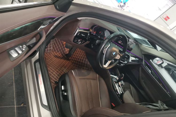 宝马5系 2022款 改款二 525Li 豪华套装中控内饰7003