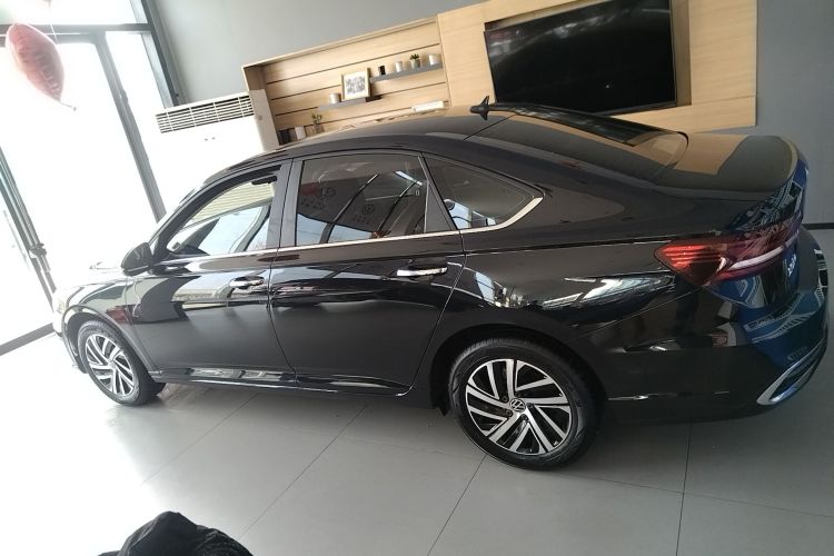 大众 朗逸 2024款 1.5L 自动星空五百万版车身外观4