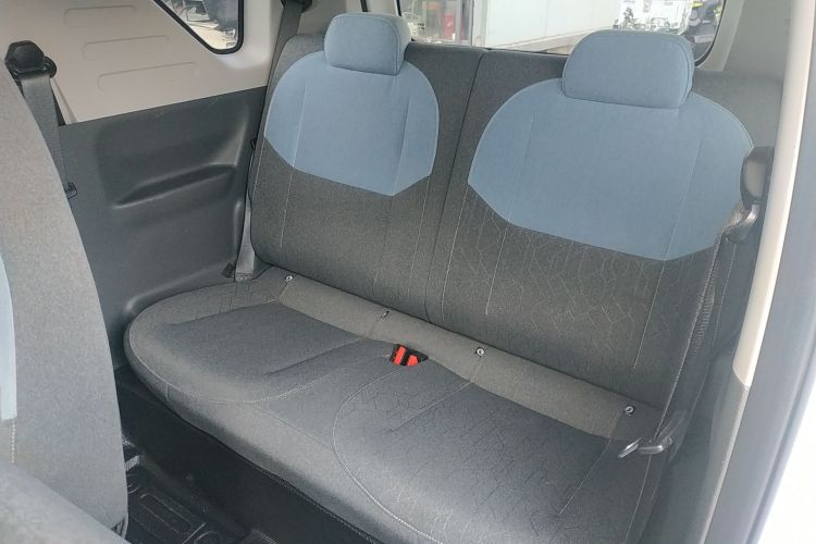 吉利银河 2023款 熊猫mini 200km 耐力熊中控内饰7004