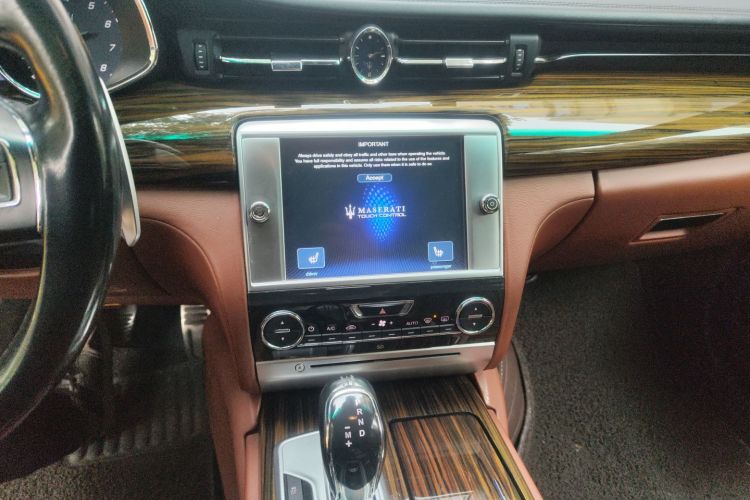 玛莎拉蒂 总裁 2013款 3.0T 标准型中控内饰16