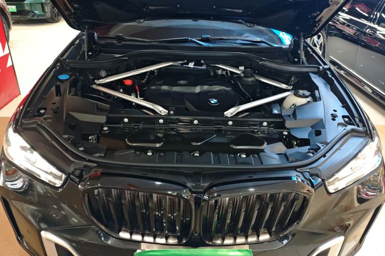 宝马X5 2023款 xDrive 30Li 尊享型M运动套装机舱底盘24