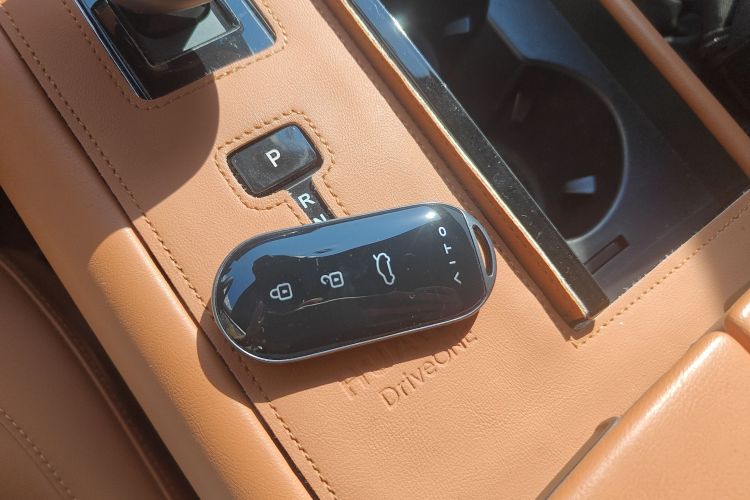 鸿蒙智行 问界M7 2024款 1.5T 智驾四驱Pro版 5座中控内饰7001