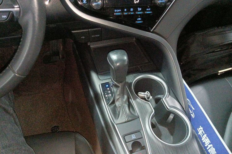 丰田 凯美瑞 2021款 2.0G 豪华版中控内饰18