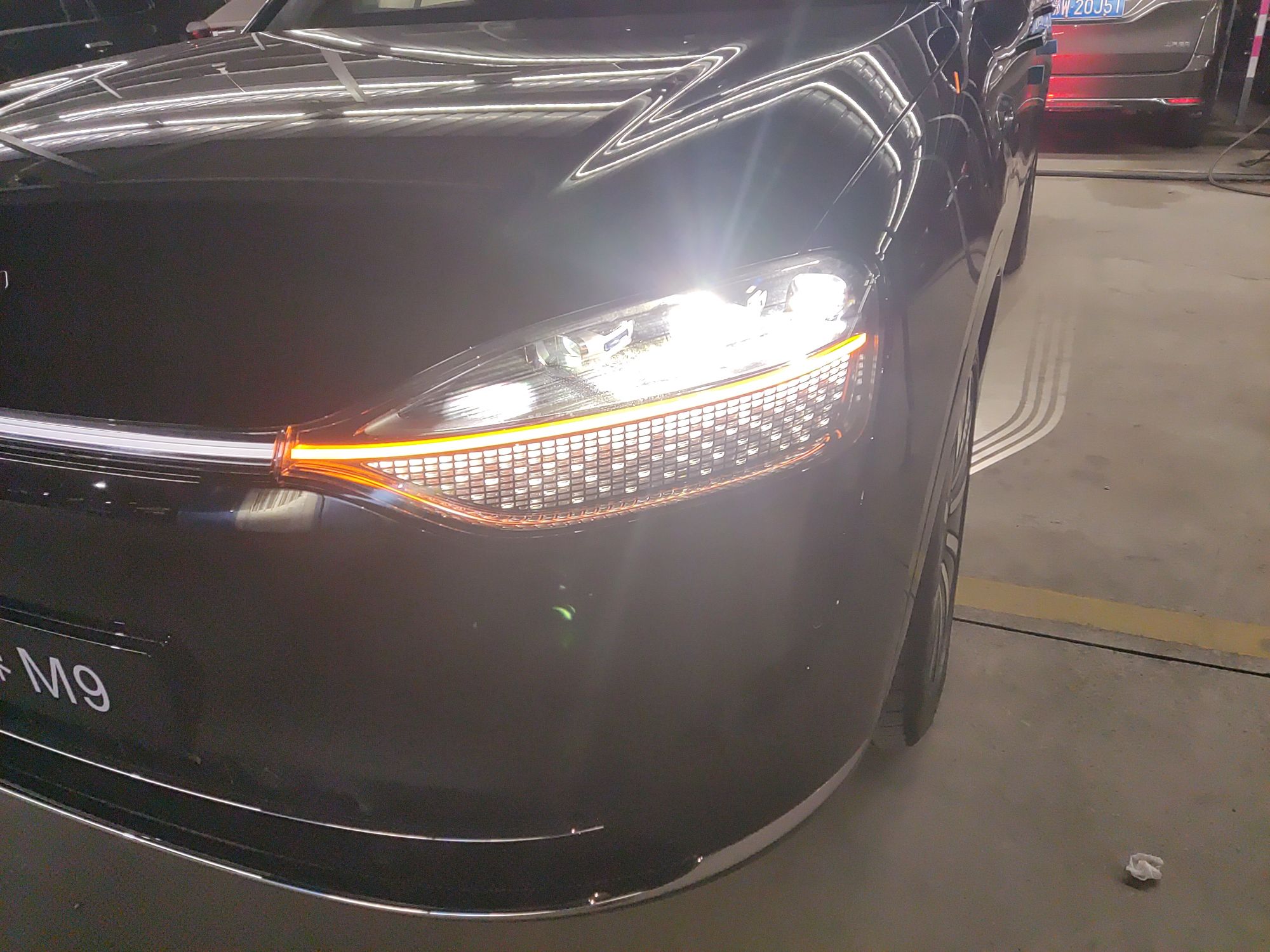 鸿蒙智行 问界M9 2025款 增程 Ultra版 52kWh 6座版