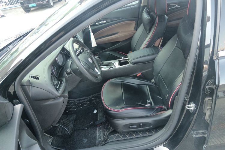 别克 君威 2017款 20T 精英型中控内饰19