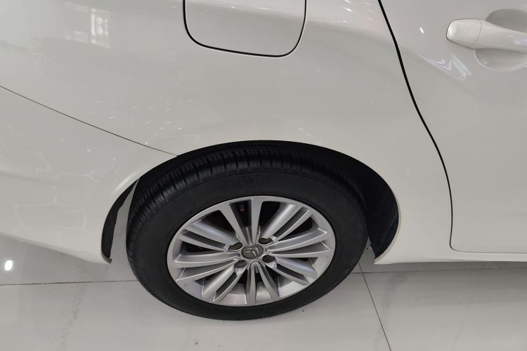 雪铁龙C4L 2015款 1.2T 自动豪华版车身外观6008