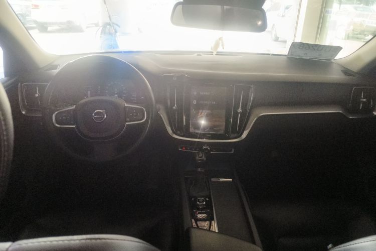 沃尔沃S60 2021款 T4 智逸豪华版中控内饰7002