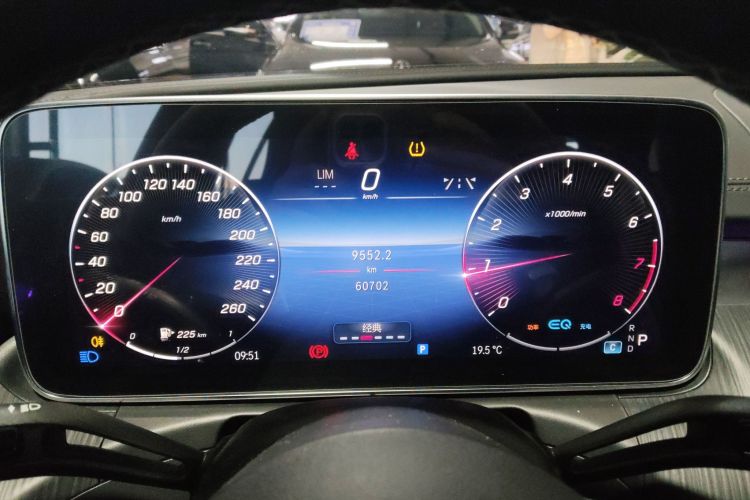 奔驰C级 2022款 C 260 L 皓夜运动版中控内饰14