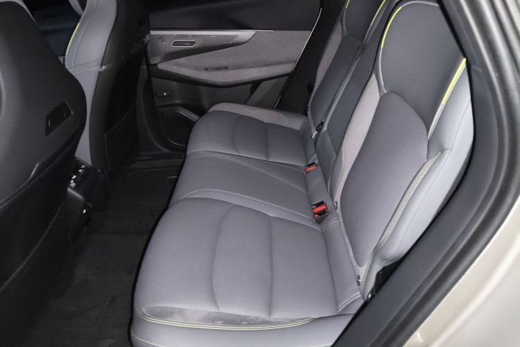 领克08 EM-P 2023款 120km 长续航Halo中控内饰7004