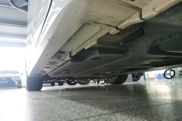 丰田 雷凌 2022款 双擎 1.8H E-CVT豪华版局部细节9002