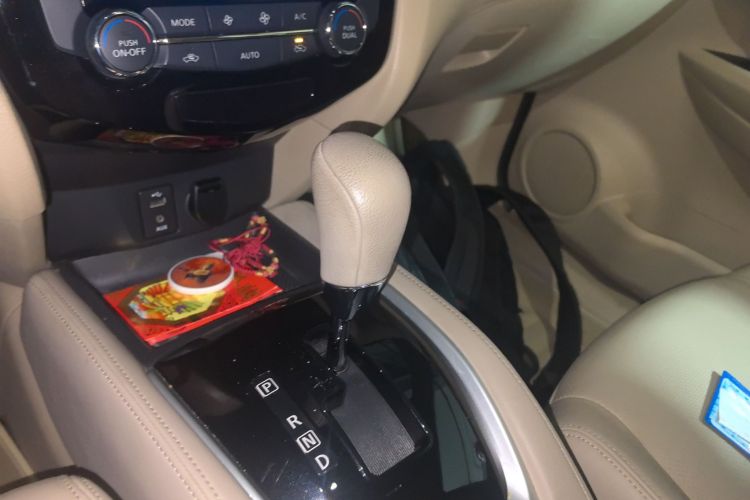 日产 奇骏 2015款 2.0L CVT舒适MAX版 2WD中控内饰18