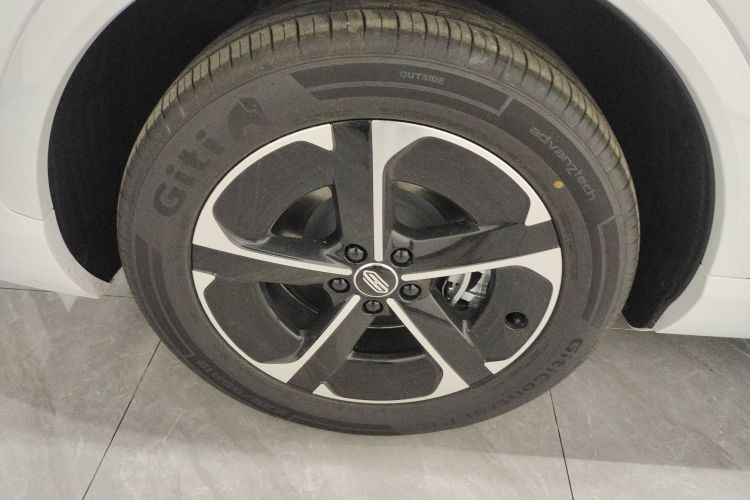 鸿蒙智行 尚界H5 2025款 增程 Pro车身外观6008