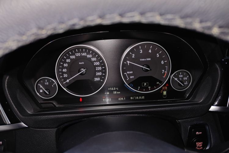 宝马3系GT 2019款 320i 时尚型中控内饰14
