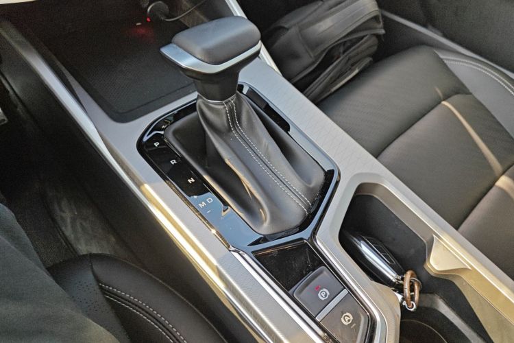 吉利汽车 帝豪 2023款 第4代冠军版 1.5L CVT尊贵型中控内饰18