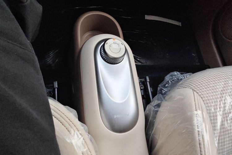 五菱汽车 宏光MINIEV 2025款 四门版 进阶款中控内饰18