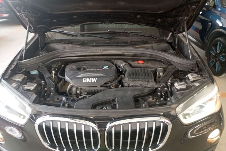 宝马X1 2016款 sDrive18Li 尊享型机舱底盘24