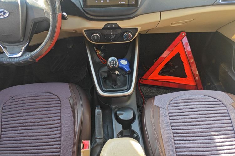 福特 福睿斯 2017款 改款 1.5L 手动舒适型中控内饰18