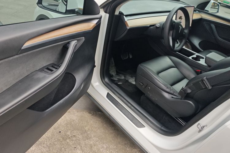 特斯拉 Model Y 2021款 标准续航后驱版中控内饰7003