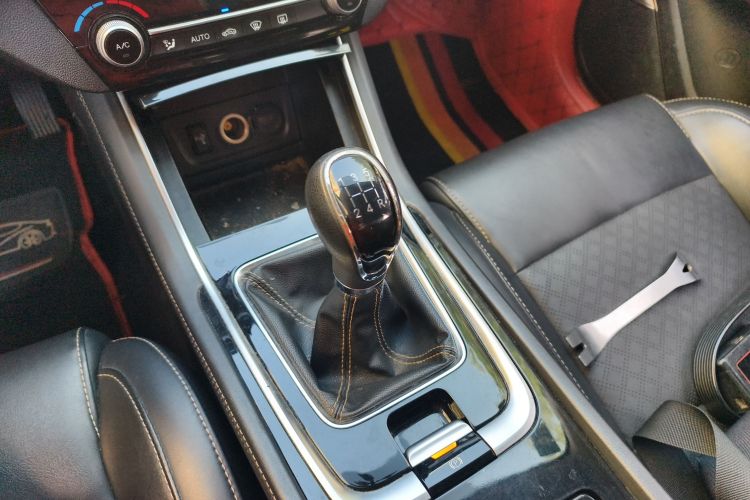 长安 逸动 2019款 高能版 1.6L GDI 手动先锋型 国VI局部细节18