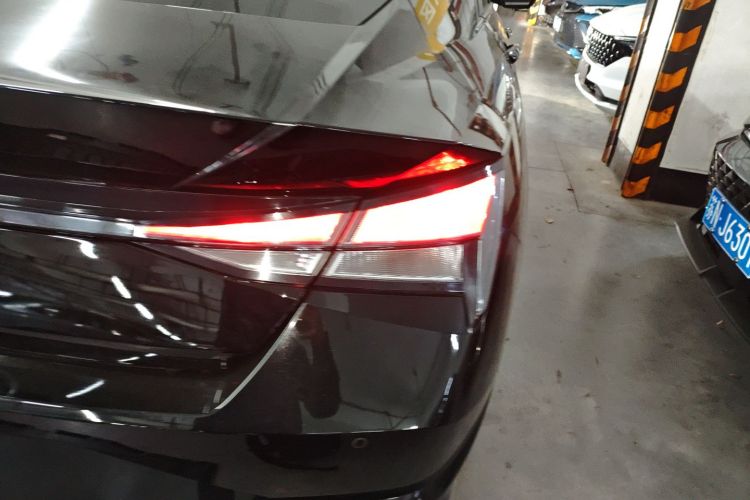 现代 伊兰特 2022款 1.5L CVT GLX精英版车身外观9
